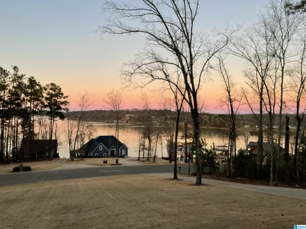 470 Lakeview Crest Dr, Pell City, AL 35128