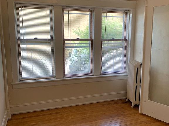 3rd image of 1320 N Van Buren St APT 7