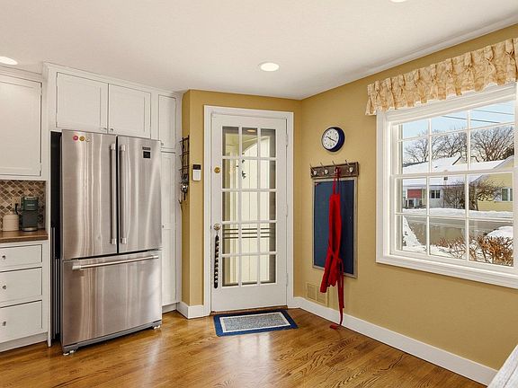 4th image of 5 Bayberry Lane