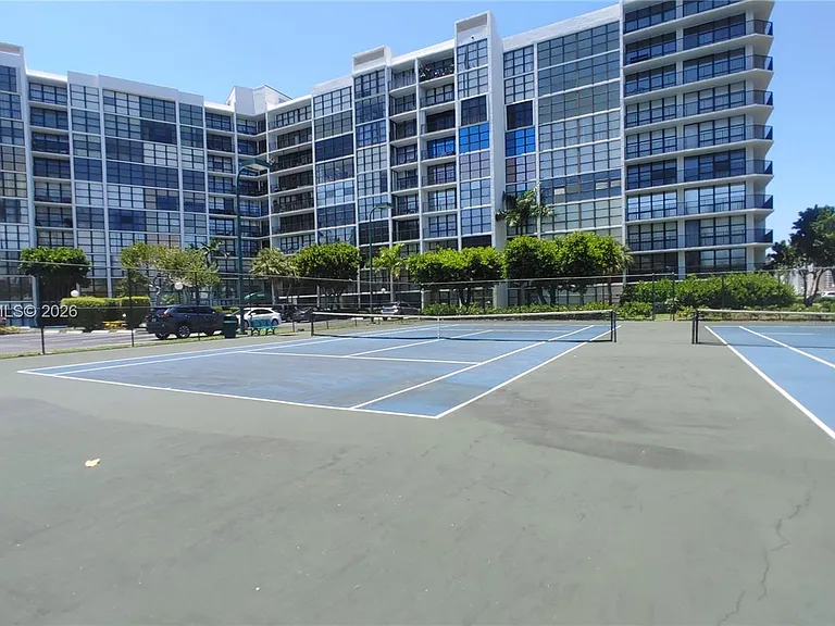 1000 Parkview Dr #125 — Photo 49
