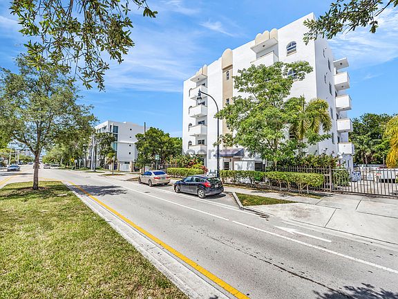 3rd image of 3051 SW 27th Ave APT 205