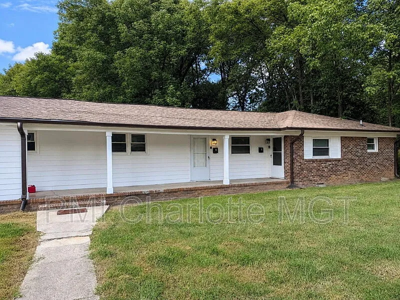 2 bed, 1.0 bath, 698 sqft, $1,080 — Photo 1