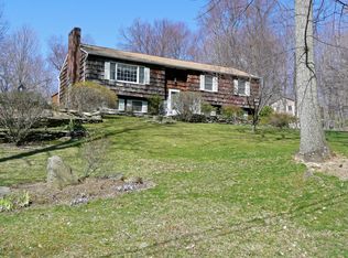 47 Woods Dr, Clinton Corners, NY 12514
