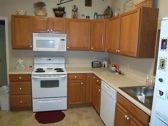 4th image of 709 Maxwell Ct