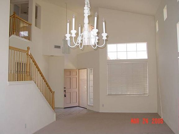 Living Room/Entry