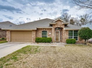 6005 Copperfield Dr, Arlington, TX 76001