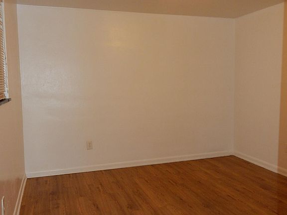 5th image of 325 Linwood St