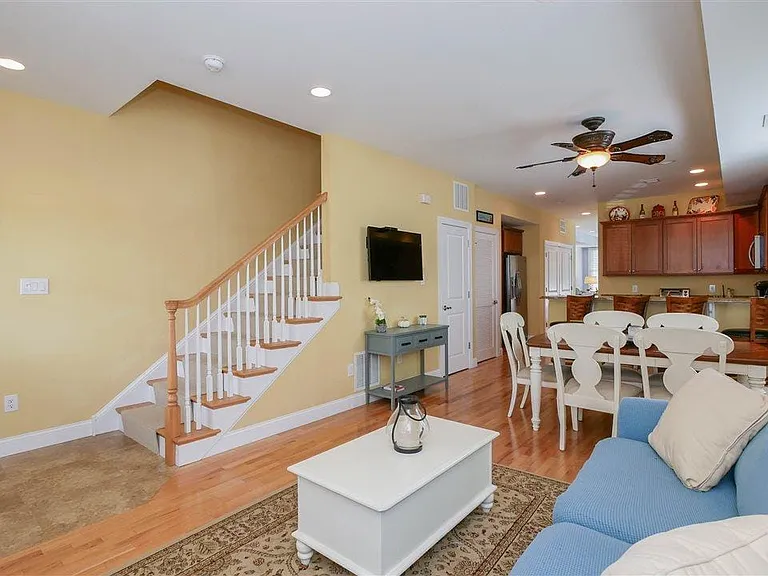 9410 Winchester 6/14th 6/30th Ave #B — Photo 5