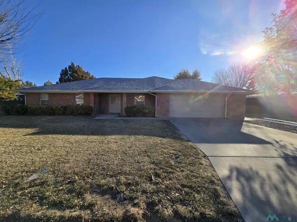 11 Kensington Ct, Roswell, NM 88201