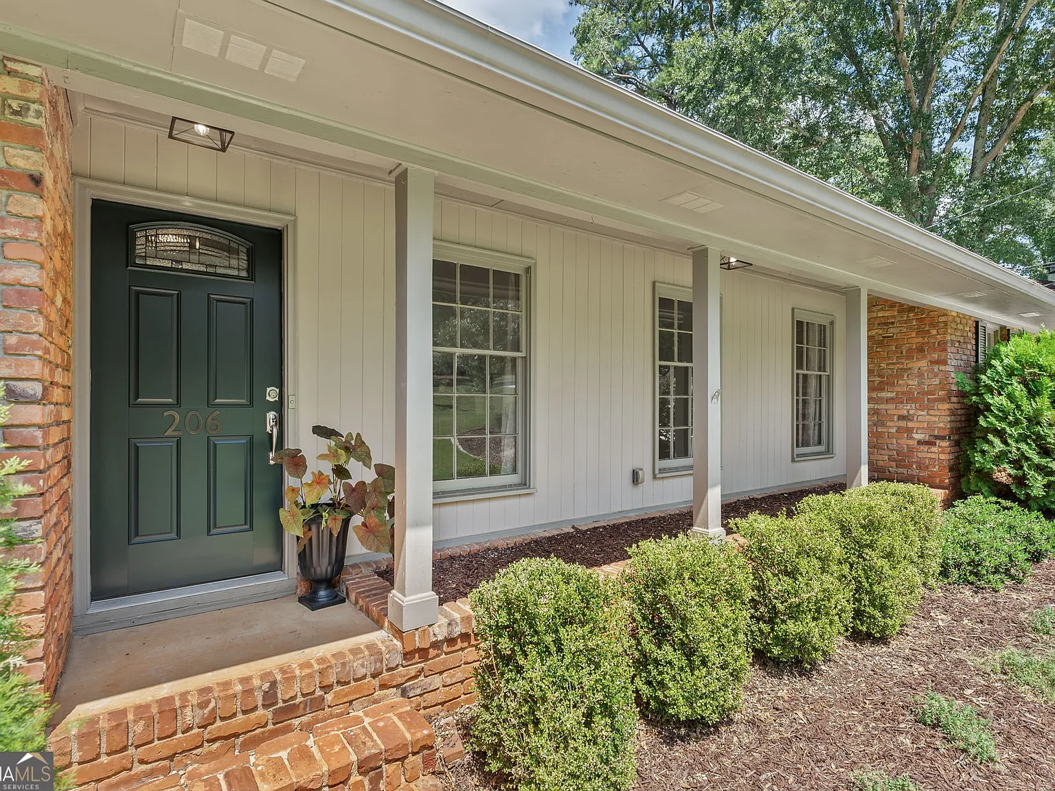 3 bed, 2.0 bath, 3585 sqft, $3,000 — Photo 3