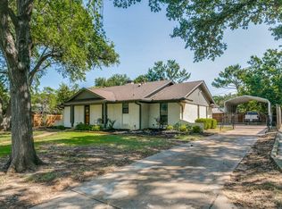 421 Frankie Ln, Lewisville, TX 75057