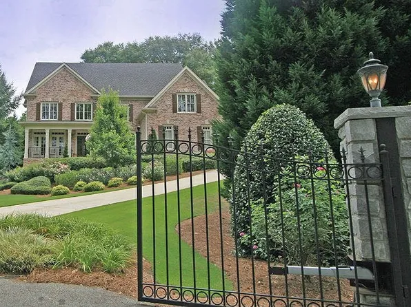 644 Windsor Pkwy NE, Sandy Springs, GA 30342
