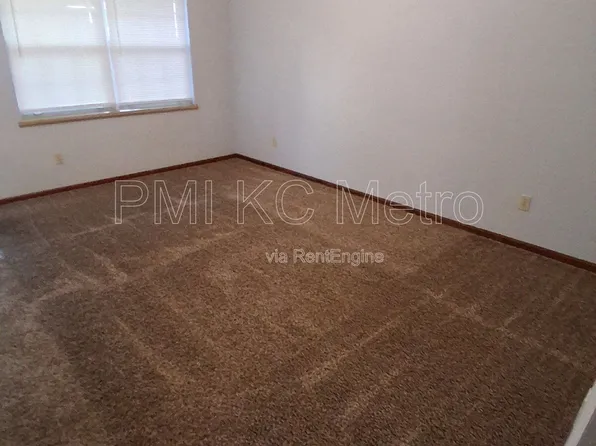 214 W Orchard St #2, Odessa, MO 64076