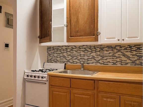 2nd image of 540 Saint Johns Pl #H3
