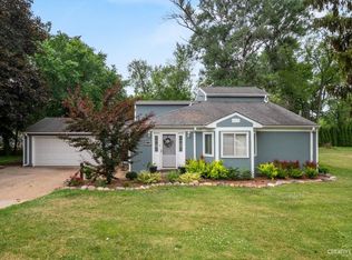 25W051 Argyle Ave, Roselle, IL 60172