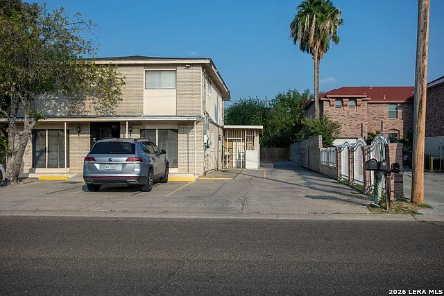 5009 San Francisco Ave — Photo 2