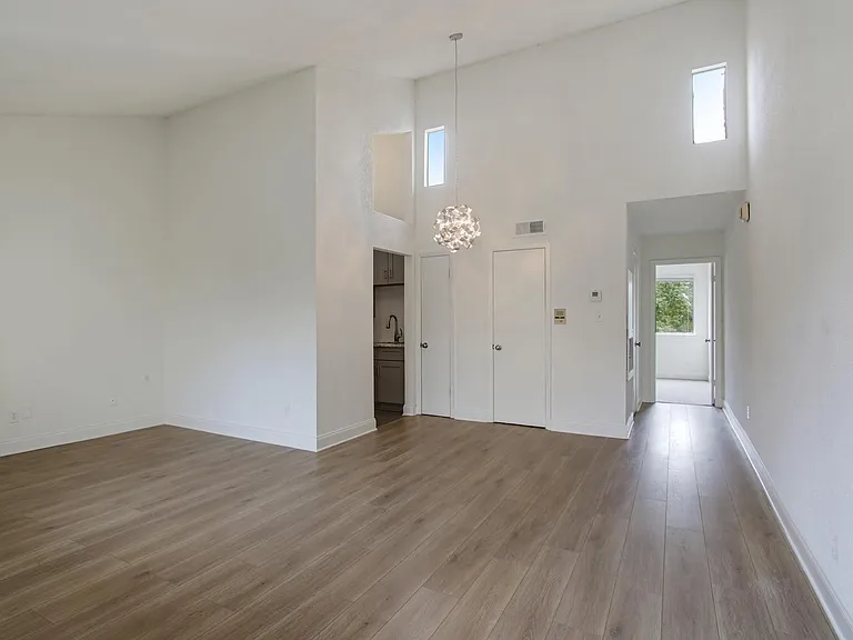 2255 Saint Charles Ave #1 — Photo 5