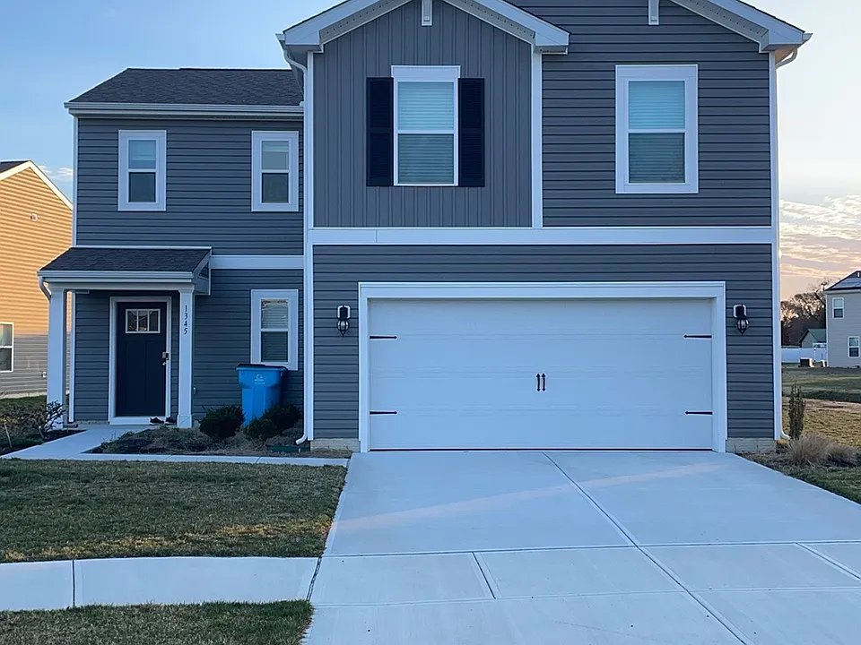 1345 Fairview Ln