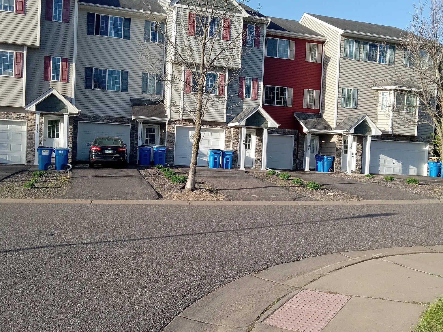 2 bed, 1054 sqft, $1,600 — Photo 4