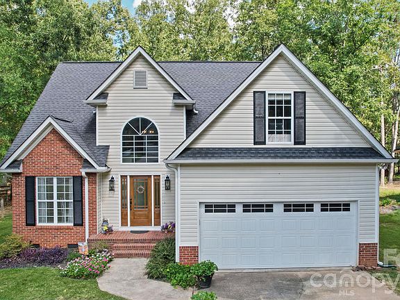 2nd image of 3070 Beech Ct #77