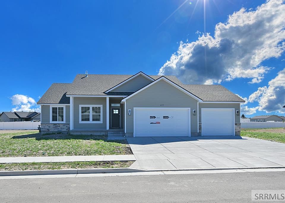1st image of 477 Spruce Way