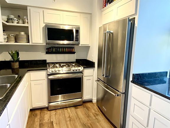 2nd image of 1153 Hill Ct