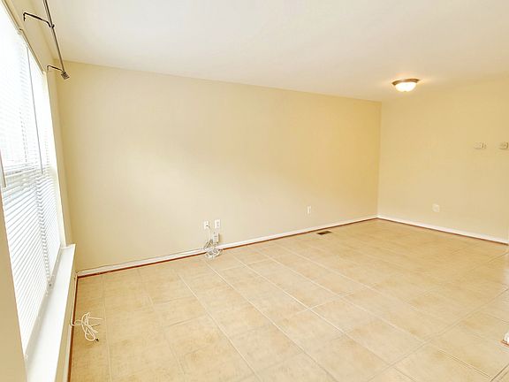 4th image of 23326 Brewers Tavern Way