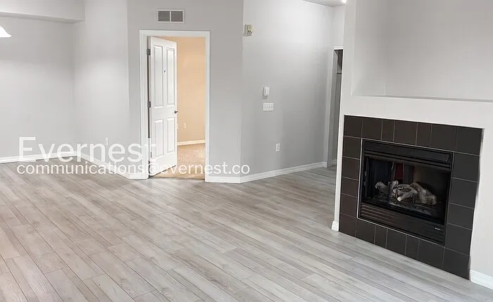 3 bed, 2.0 bath, 1241 sqft, $1,995 — Photo 4
