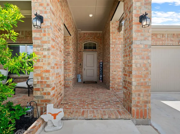 1136 Gillespie Dr, Justin, TX 76247