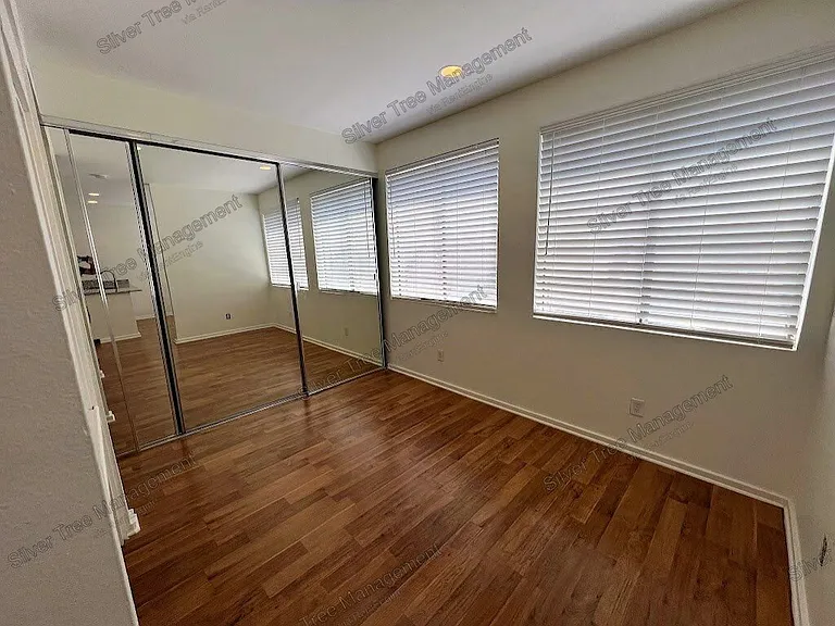4015 Bowser Ave #E — Photo 7