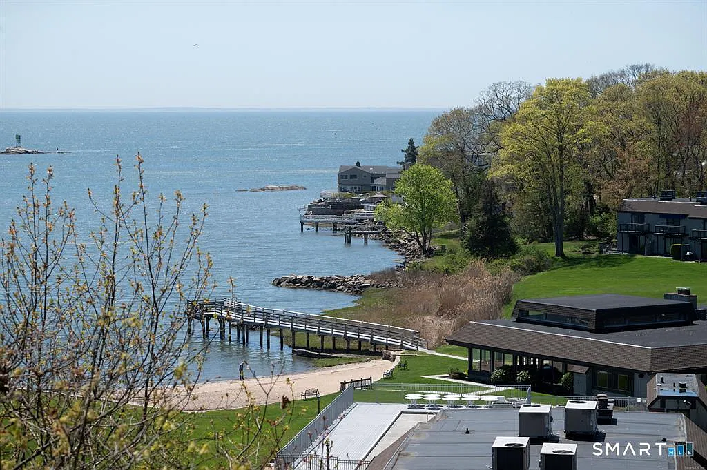 Harbour Village — Photo 1