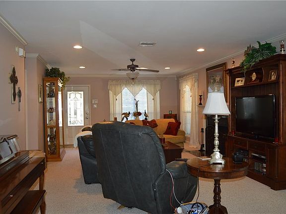 3rd image of 541 Versailles Blvd #541-A