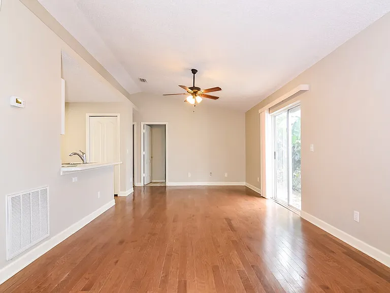 4328 Venice Dr — Photo 6