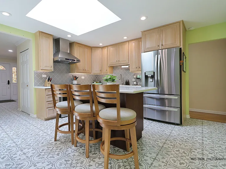 605 W Gilbert Rd — Photo 6