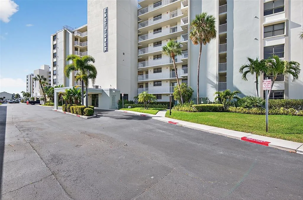 Building Photo - 300 Woodette Dr #404B