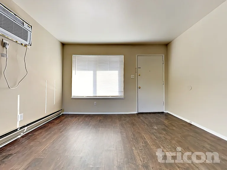 10069 Lincoln Village Dr — Photo 2