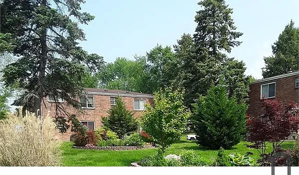 1025 Shackelford Rd — Photo 2