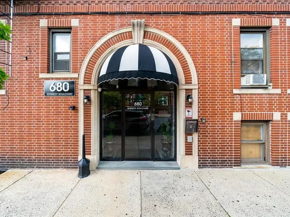 680 Kennedy Blvd APT 304, Bayonne, NJ 07002