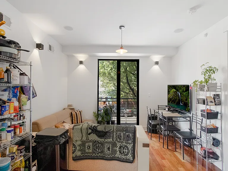 315 Franklin Ave #2R — Photo 4