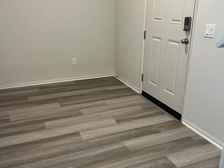 28019 Oakdale Dr — Photo 8