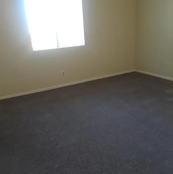 13935 Kornblum Ave — Photo 3