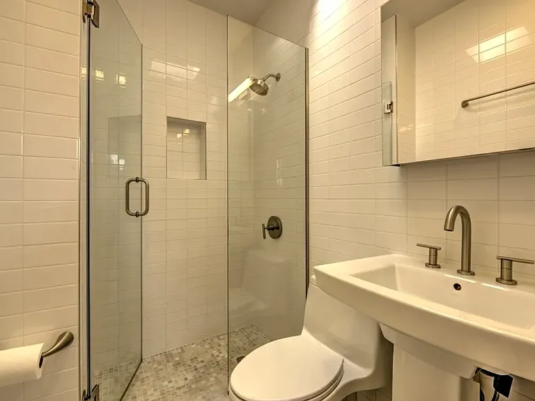 322 E 59th St #5A — Photo 10