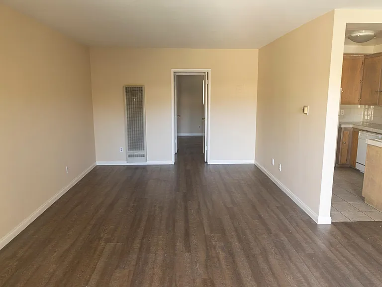 8740 Owensmouth Ave #14 — Photo 15