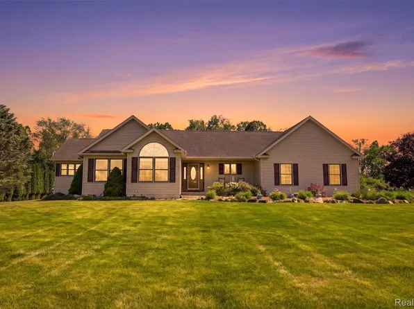 3789 Beckley Dr, Howell, MI 48855