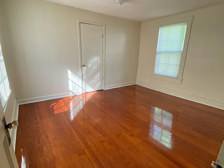 224 Moffett St — Photo 2