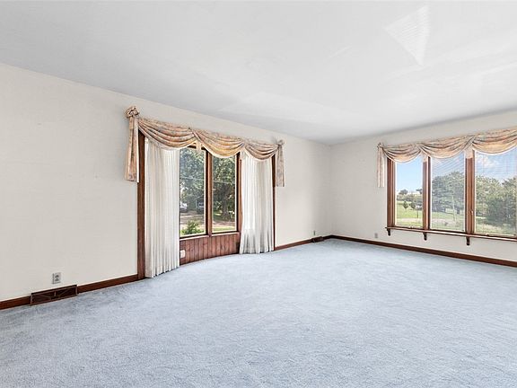 4th image of 3131 Scottdale Smithton Rd