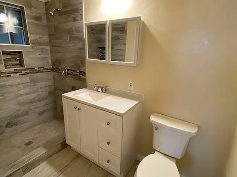 4901 Frink Ave — Photo 8