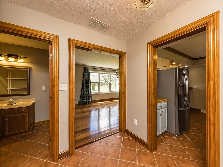 229 Topaz Ln — Photo 5