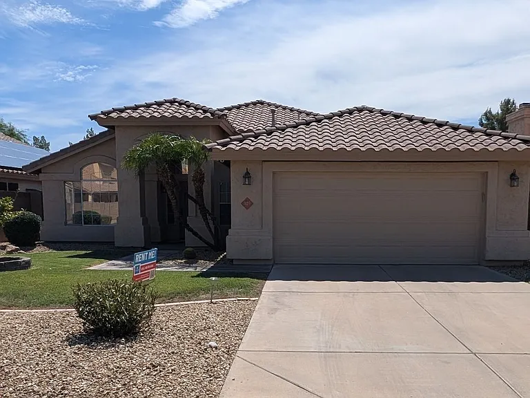929 N Quail Ln — Photo 1