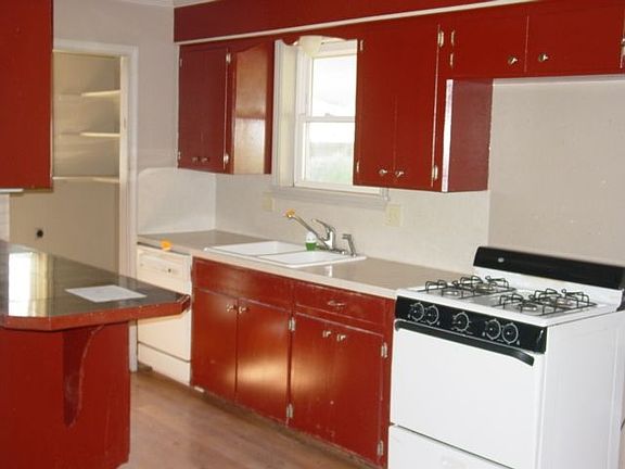 3rd image of 41221 Dean St
